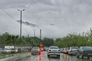 بارش شدید باران در استان سمنان/ جاده‌ها لغزنده شد