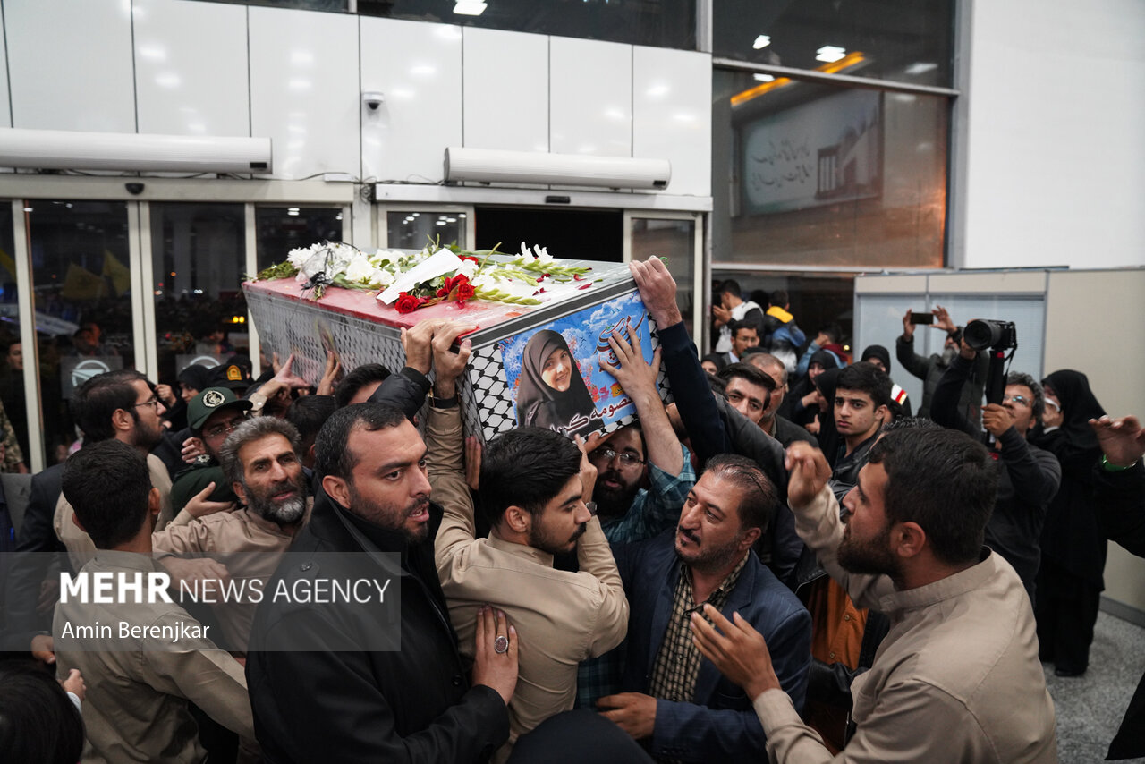 تشییع پیکر شهیده «معصومه کرباسی» در قادرآباد فارس
