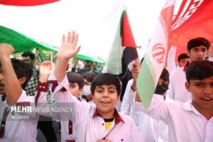 غیبت دانش آموزان برای حضور در مراسم ۱۳ آبان مجاز است