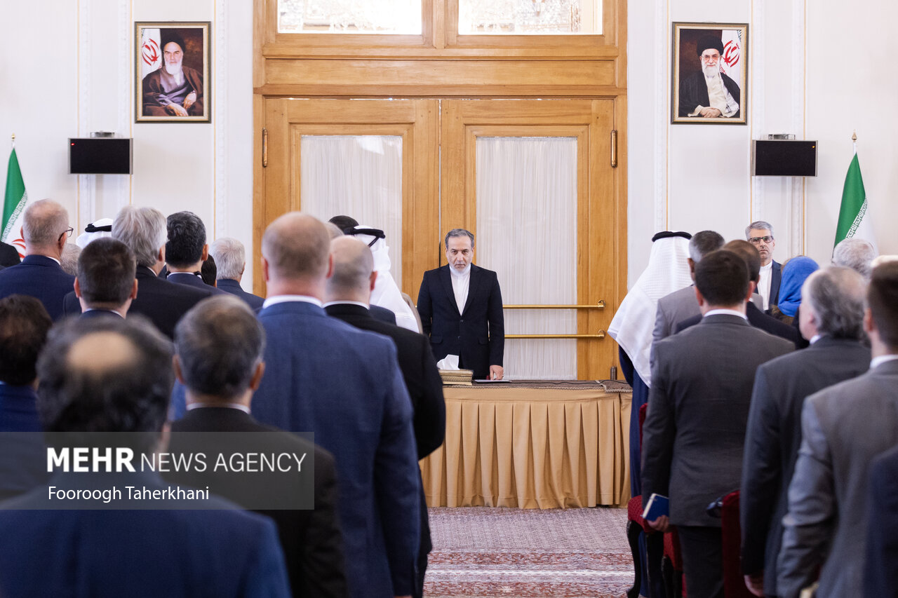 نشست وزیر خارجه با سفرای خارجی مقیم ایران