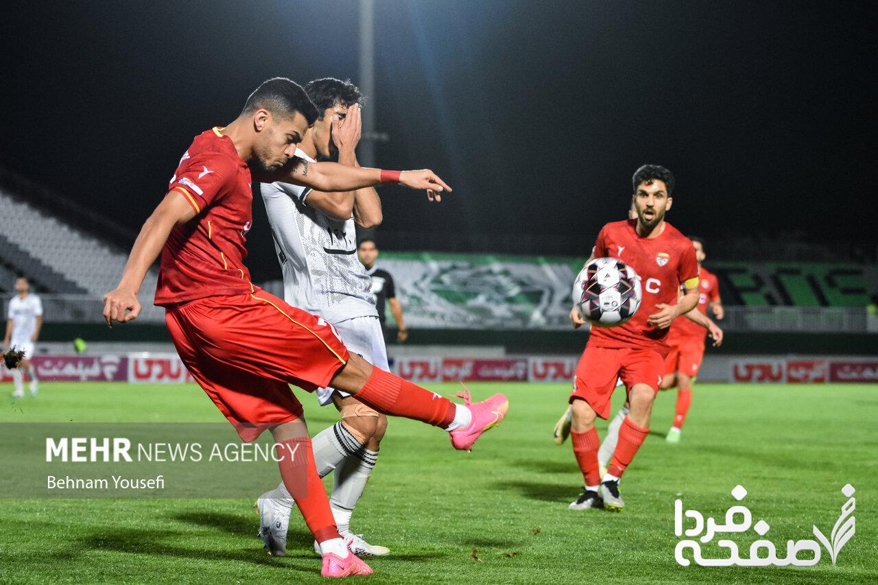 گل‌محمدی پرسپولیس را در صدر نگه داشت/ توقف سپاهان برابر فولاد