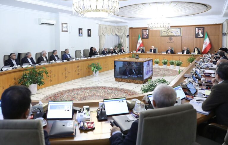اقدام دولت در استفاده از زنان و اقوام در کابینه مثبت است