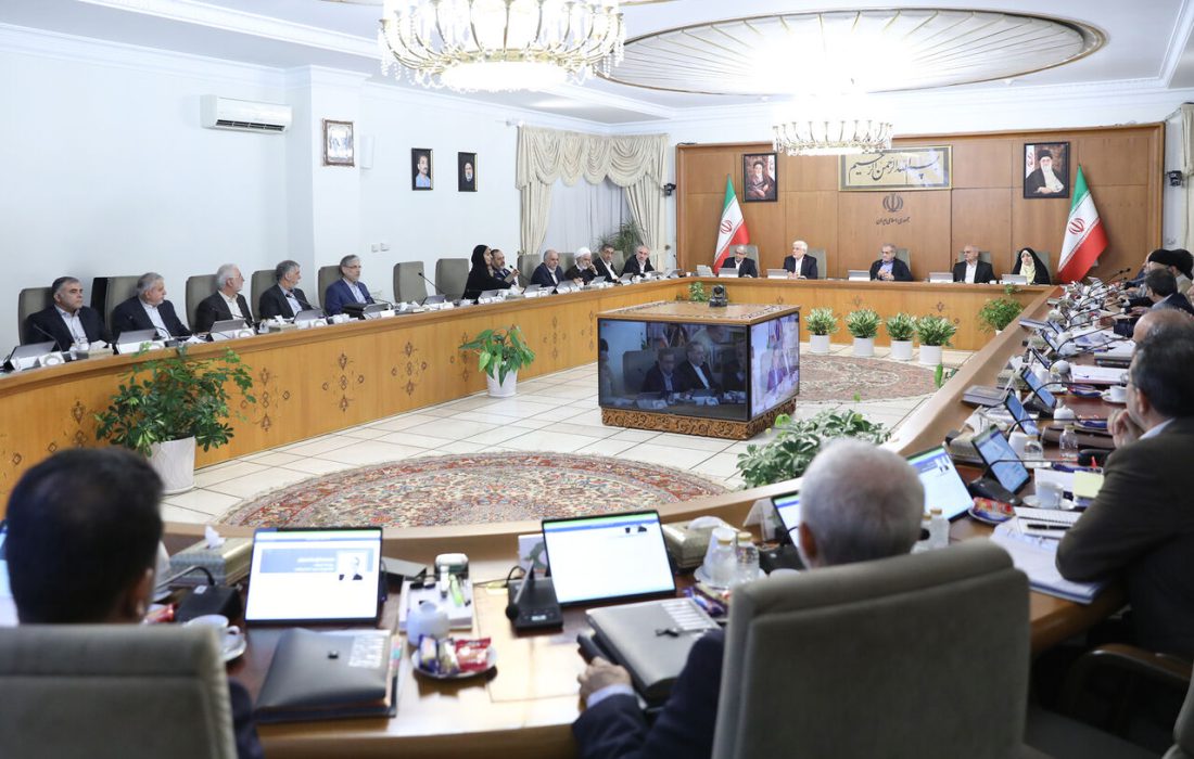 اقدام دولت در استفاده از زنان و اقوام در کابینه مثبت است