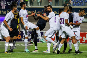 تساوی در نیمه اول بازی گل گهر سیرجان و فولاد خوزستان