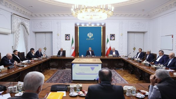 در نشست بررسی راهکارهای رفع ناترازی برق مطرح شد؛ دستور دکتر پزشکیان برای تسریع و تسهیل در رفع موانع پیش‌روی سرمایه‌گذاران صنعت برق