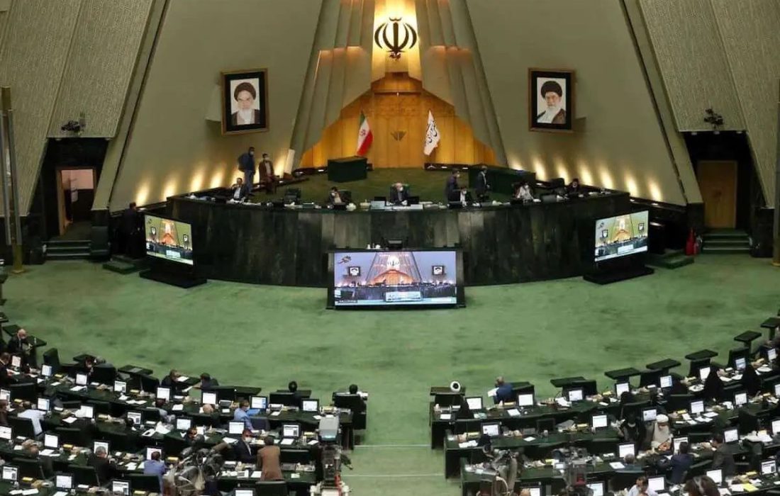 نمایندگان مکلف به تحویل هدایای دریافتی به مجلس شدند