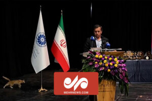 ورود یک گربه به سالن همایش هنگام سخنرانی وزیر اقتصاد