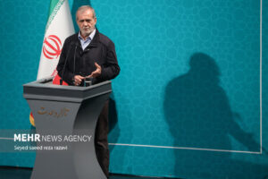 پزشکیان: مسلمان فقط باید در مقابل حق سر خم بکند