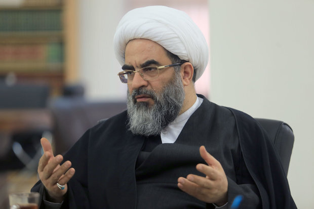 حضرت امام، زن را عنصری موثر و اثرگذار در جامعه می‌دانست