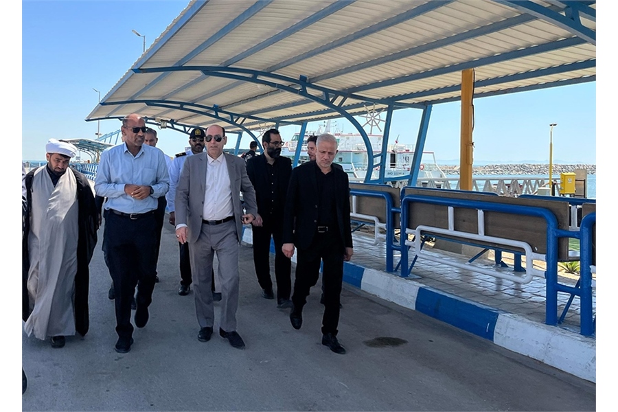 به گزارش تیترنا، محمد اسمی به همراه هیاتی ضمن بازدید از بندر شهید حقانی با هدف رصد آخرین آمادگی این بندر برای روزهای نوروز ۱۴۰۴ در جریان وضعیت فنی و ایمنی شناورهای مسافری این بندر قرار گرفت.
