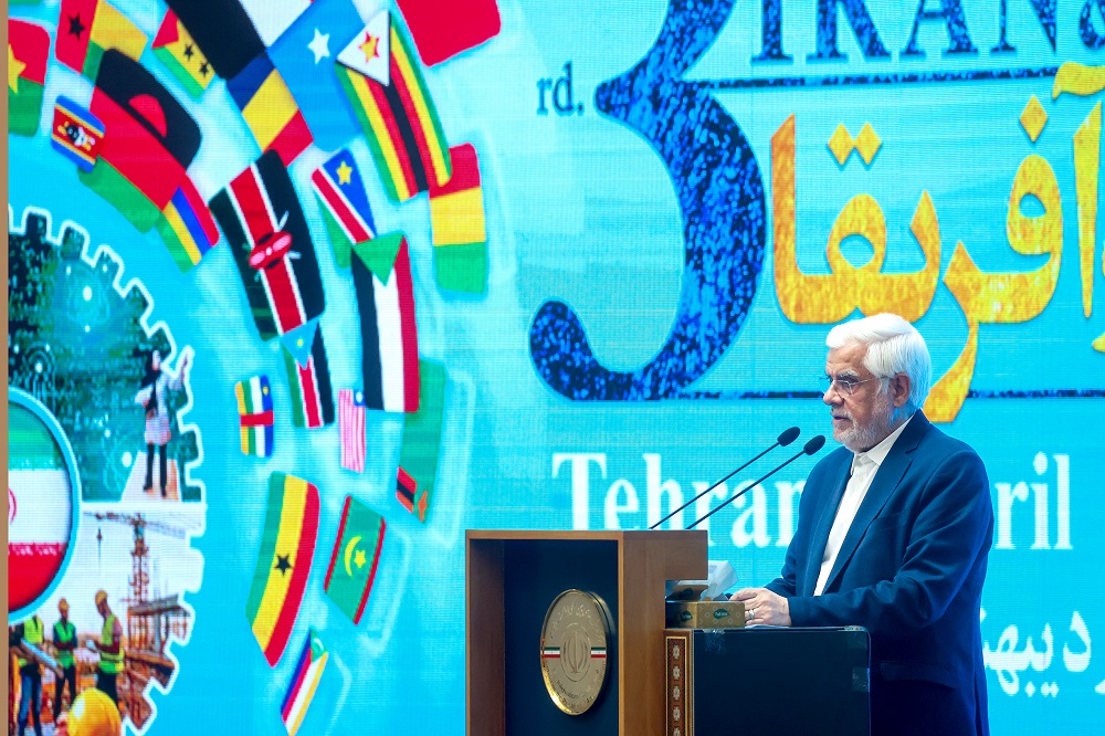 به گزارش تیترنا، معاون اول رئیس‌جمهور با بیان این مطلب در سومین اجلاس همکاری‌های ایران و آفریقا که با حضور رئیس جمهور و نمایندگان ۵۱ کشور آفریقایی در سالن اجلاس سران کشورهای اسلامی برگزار شد، با اشاره به تلاش‌های جمهوری اسلامی ایران برای توسعه همکاری‌های منطقه‌ای و فرامنطقه‌ای، گفت: ما توانسته‌ایم در مواجهه با چالش‌های سیاسی و اقتصادی الگوی پایدار رشد و پیشرفت را به جهانیان عرضه کنیم و در این بستر، همکاری جمهوری اسلامی ایران با کشورهای آفریقایی بر پایه اصول انسانی، عدالت محوری، کرامت ملت‌ها و اشتراکات تاریخی و تمدنی استوار و پیش خواهد رفت.