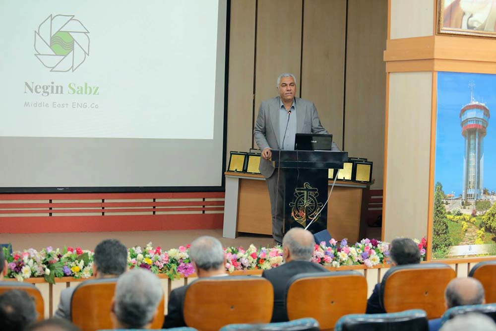 به گزارش تیترنا، مدیرکل امور دریایی سازمان بنادر و دریانوردی با بیان این مطلب در نخستین همایش سالانه راهنمایان کشتی نگین سبز گفت: در حوزه عملیات راهنمایی، بالغ‌بر ۱۶۳ نفر در خانواده بزرگ سازمان بنادر مشغول به فعالیت هستند که نشان‌دهنده اهمیت بنیادین این حوزه در تجارت دریایی کشور است.