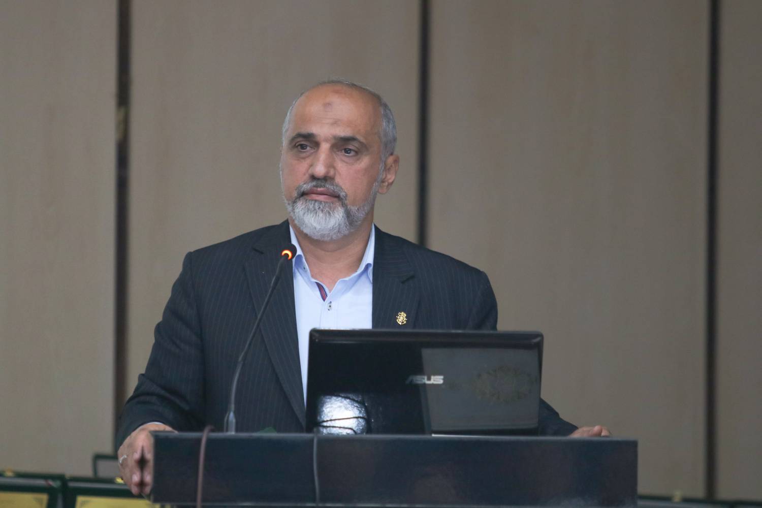 به گزارش تیترنا، عضو هیأت عامل و معاون امور دریایی سازمان بنادر و دریانوردی با بیان این مطلب در نخستین همایش سالانه راهنمایان کشتی نگین سبز اظهار داشت: شما دریاییان و دریادلان بزرگ که به‌عنوان راهنما فعالیت می‌کنید و همچنین تیم‌هایی که در قالب کشتی‌بانان در دفاتر خدمات دریایی حضور دارند، از نظافتچی گرفته تا دیگر امور، همه ما در نهایت اعضای یک خانواده هستیم.