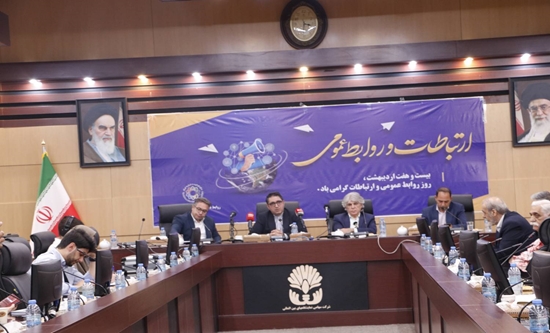 به گزارش تیترنا به نقل از روابط عمومی سازمان توسعه تجارت ایران، نشست تخصصی ارتباطات و توسعه تجارت خارجی از سوی روابط عمومی سازمان توسعه تجارت ایران و باحضور امیر روشن بخش معاون ارتقای کسب‌وکارهای بین‌المللی سازمان توسعه تجارت ایران، حسن عمیدی استاد و پژوهشگر حوزه ارتباطات و مجید رضاییان استاد و پژوهشگر حوزه ارتباطات و رسانه، در سالن مروارید خلیج فارس واقع در محل دائمی نمایشگاه‌های بین‌المللی تهران برگزار شد.