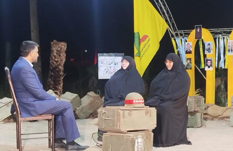 زنان پیشرانان عصر تمدن و حاملان فرهنگ ایثار هستند