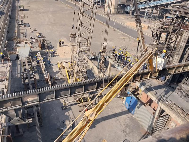 ركورد بی‌سابقه در تعویض اشتانك ماشین تخلیه واحد 2 كك