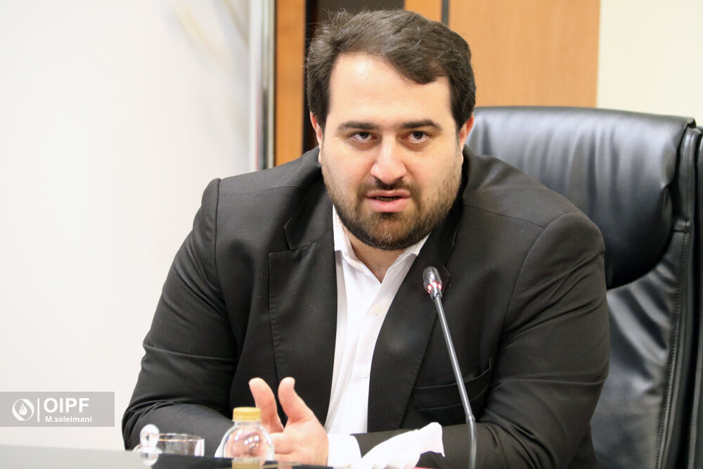 یک جوان رئیس شد بازنشسته‌ امیدوار!