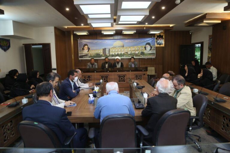 شکوهی‌مقدم در جمع رسانه‌ها: بر دستان پر تلاش کارگران ذوب‌آهن بوسه می‌زنم