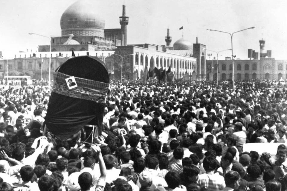 ۲۱تیر، روزی که خون‌های مردم به دست پهلوی بر روی سنگ‌های گوهرشاد ماند